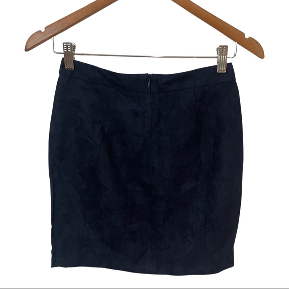 Boohoo IIia Soft Suede A-Line Mini Skirt Size US 2 Navy - Picture 2 of 3